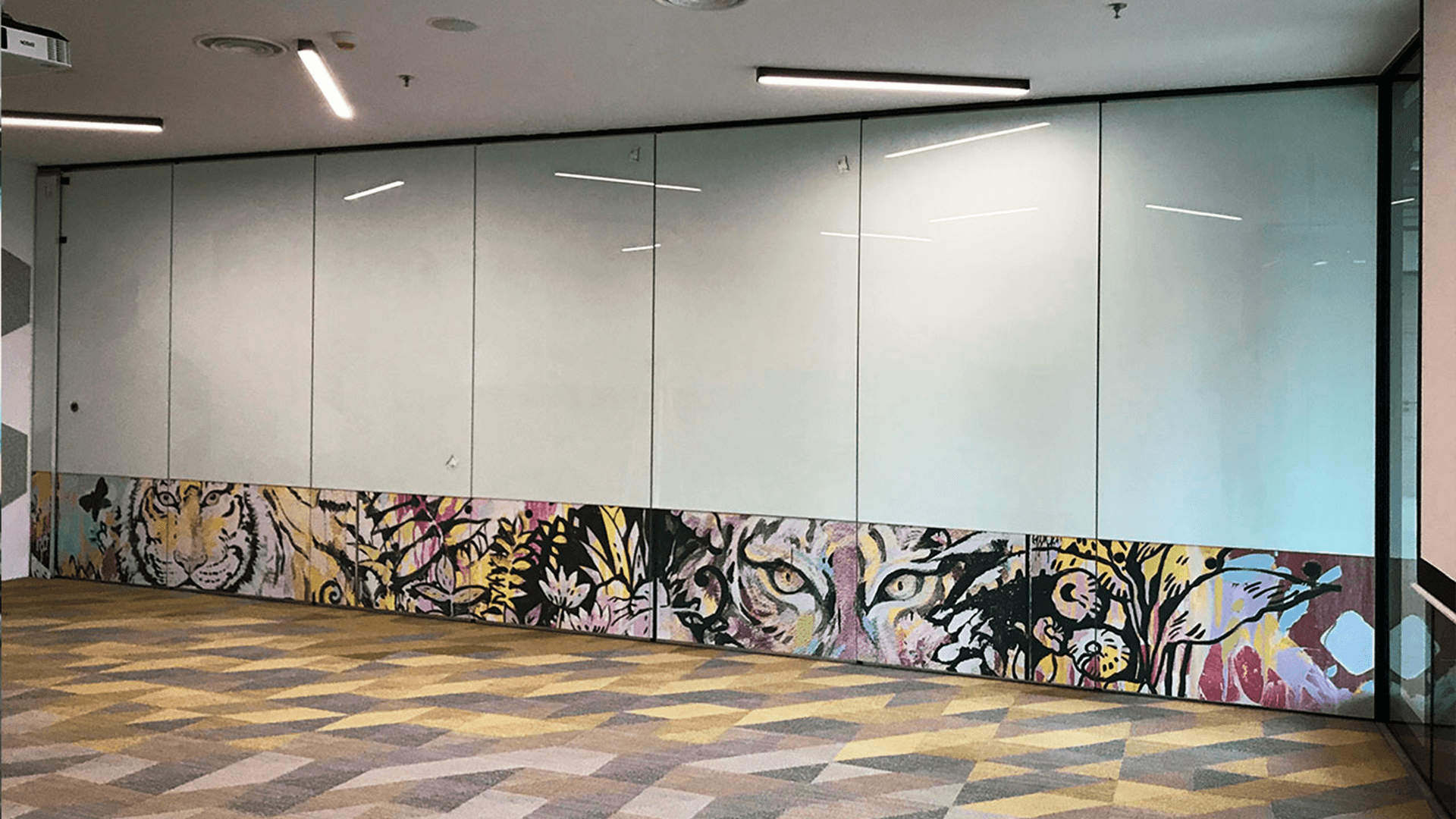 img_corp-office04_UNIQ_Celcom