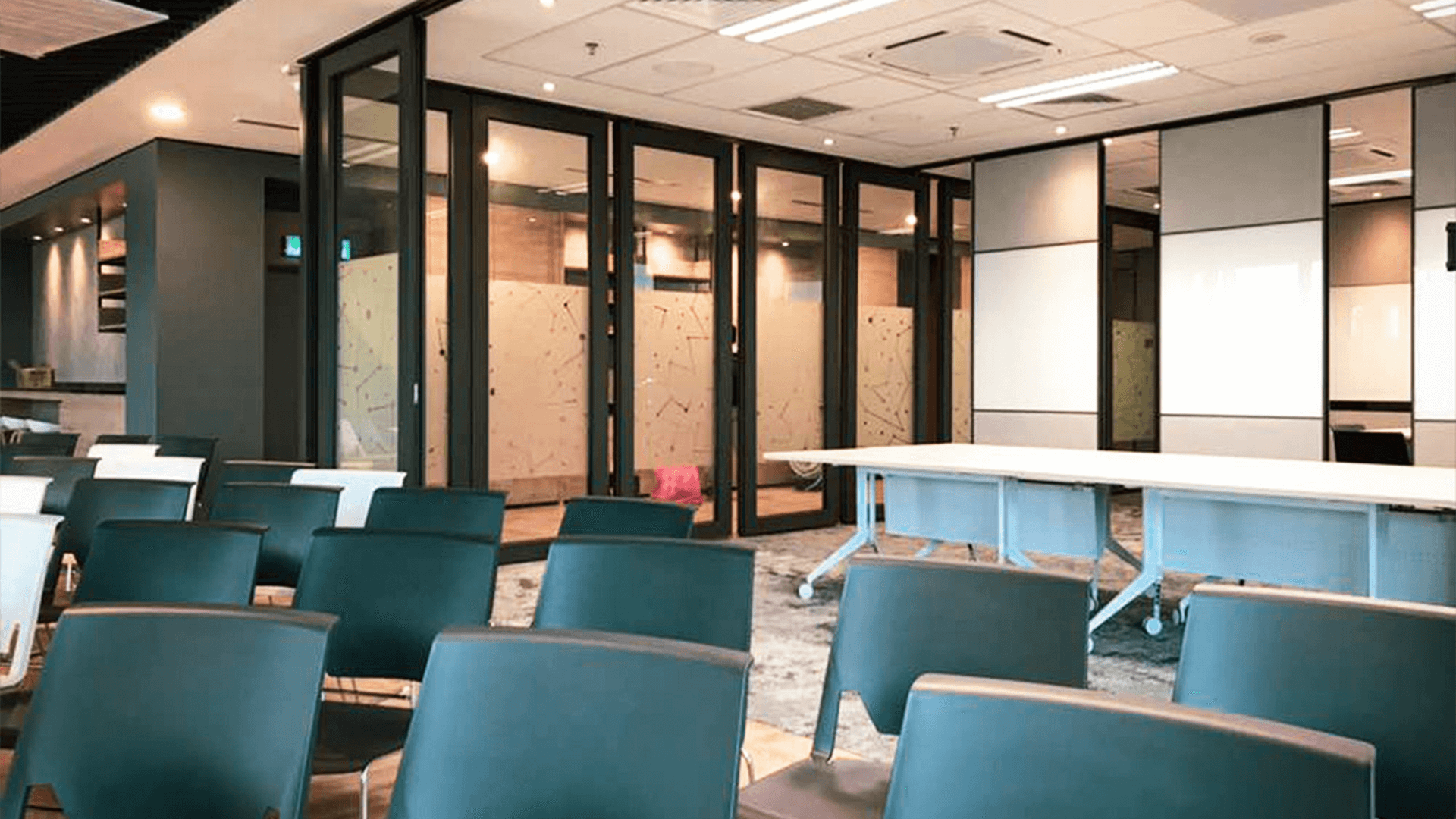 img_corp-office06_UNIQ_Singapore_HPE